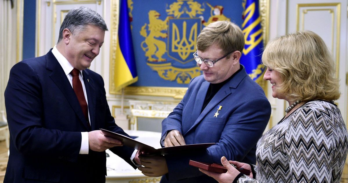 Порошенко подарил освобожденному из плена боевиков Жемчугову квартиру