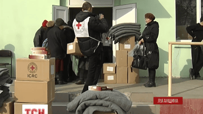Красный Крест прорвался в поселок Крымское с гуманитарной помощью