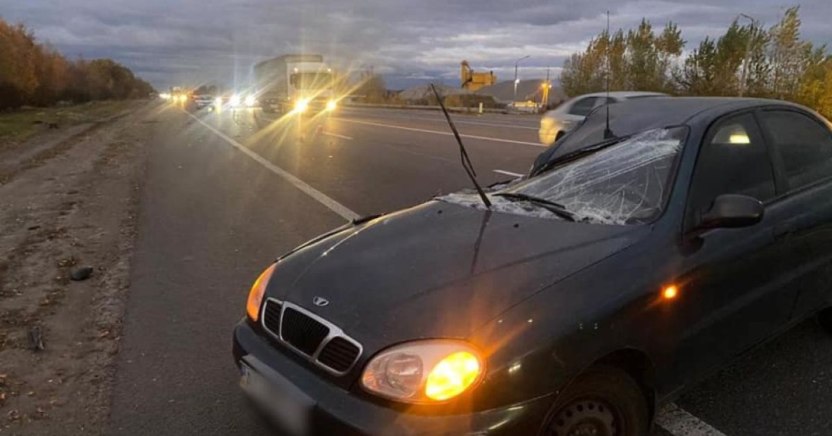 У Київській області водій на Daewoo Lanos зіткнувся з вантажівкою: загинула 6-річна дівчинка