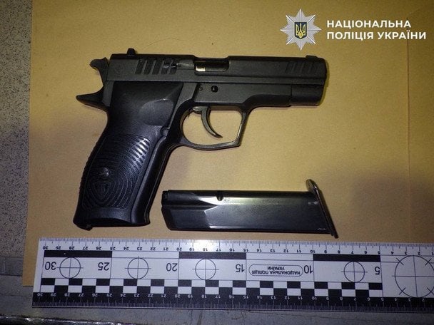 У Києві — нова стрілянина: чоловік відкрив вогонь посеред багатоповерхівок, що відомо