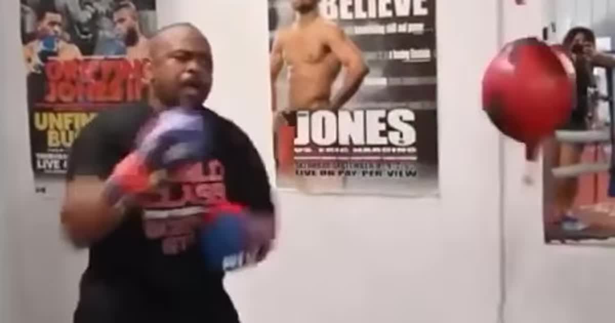 51-летний Рой Джонс ошеломил соцсети убийственными ударами