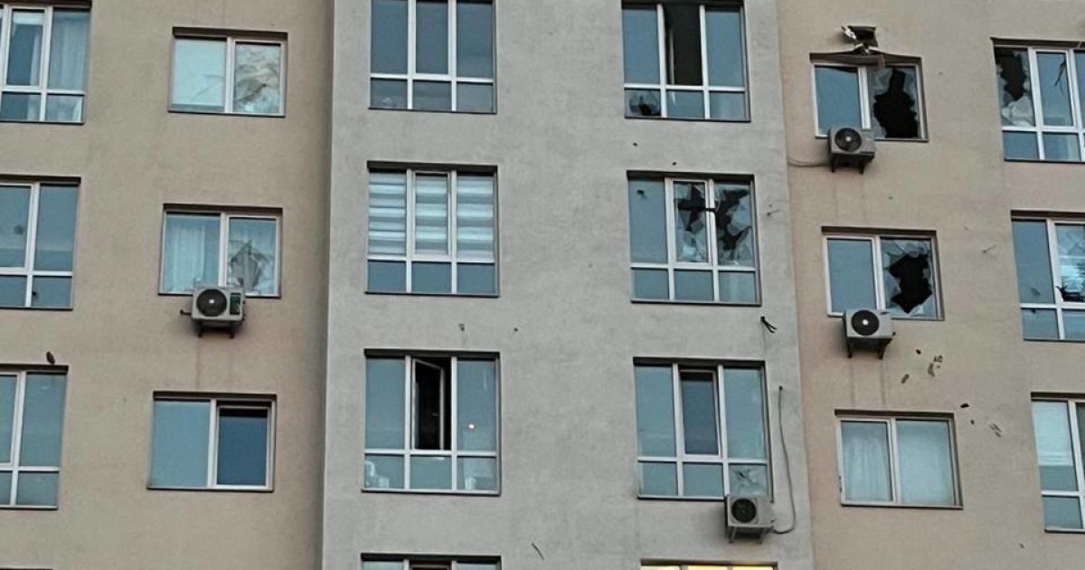 В результате ночной атаки дронами в Киевской области повреждены 17 жилых объектов