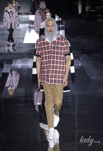 Коллекция Burberry прет-а-порте сезона осень-зима 2020-2021 / © East News