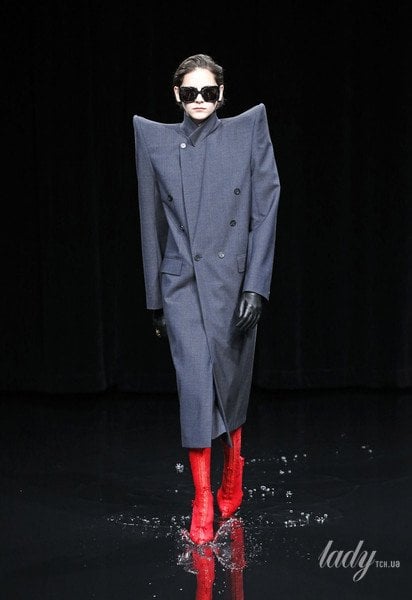 Коллекция Balenciaga прет-а-порте сезона осень-зима 2020-2021 / © East News
