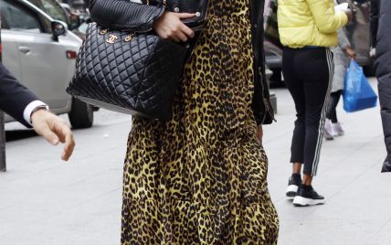 Тоже носит леопард: беременная Кира Найтли на улицах Парижа