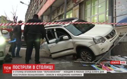 В Киеве на парковке расстреляли внедорожник