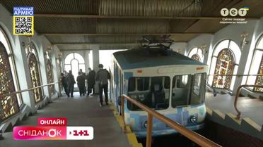 Як укріплюють вітражі на будівлі столичного фунікулера