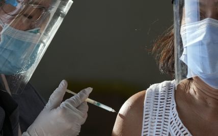 Франция удвоит количество COVID-вакцин для бедных стран
