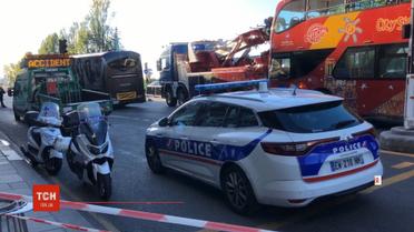 Водій туристичного автобуса спричинив аварію і навмисне переїхав власника авто, в яке в’їхав