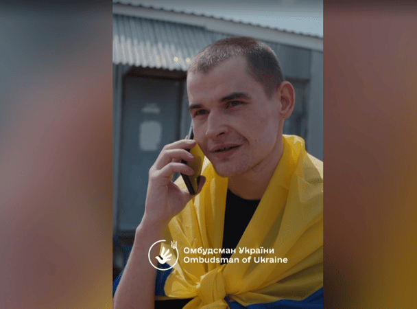 Обмін полоненими: захисник після повернення дізнався про народження сина (відео)