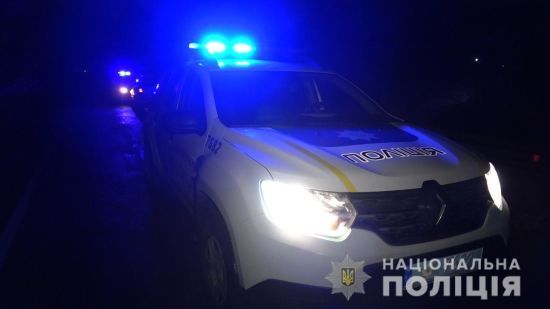 Збив жінку та кинув помирати: у Сумській області розшукують водія, який вчинив смертельну ДТП (фото)