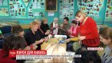 Бабусі в Івано-Франківську опановують професію няні на спеціальних курсах