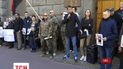У Києві "Азовці" та молодики з символами "ОУН" намагались знести пам'ятник чекістам