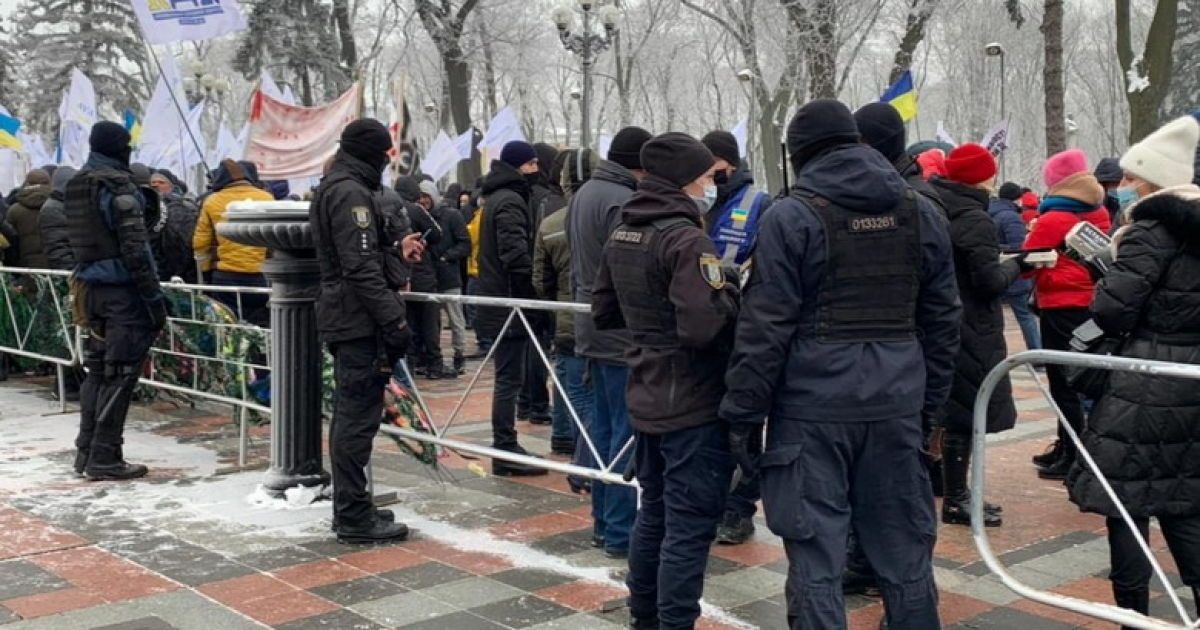 В Киеве полиция усилила меры безопасности в правительственном квартале: что случилось