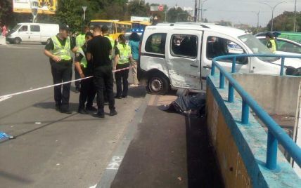 Авария на Дорогожичах: полиция задержала водителя Nissan, который проехал на красный свет