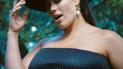 Вагітна модель plus-size Ешлі Грем повністю оголилася у полі