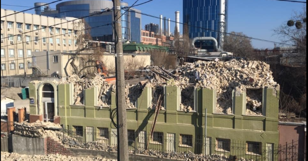 В Киеве снесли историческое здание: прокуратура начала расследование
