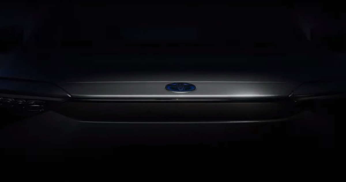 Toyota заінтригувала тизером нового електричного кросовера перед прем'єрою: відео