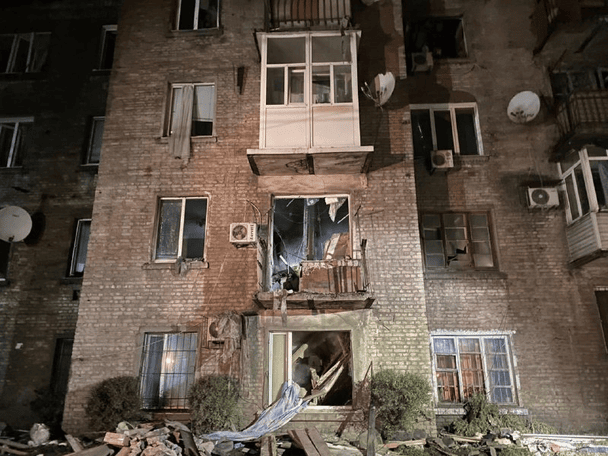 Из-под завалов дома в Камянском на Днепропетровщине достали тело мужчины