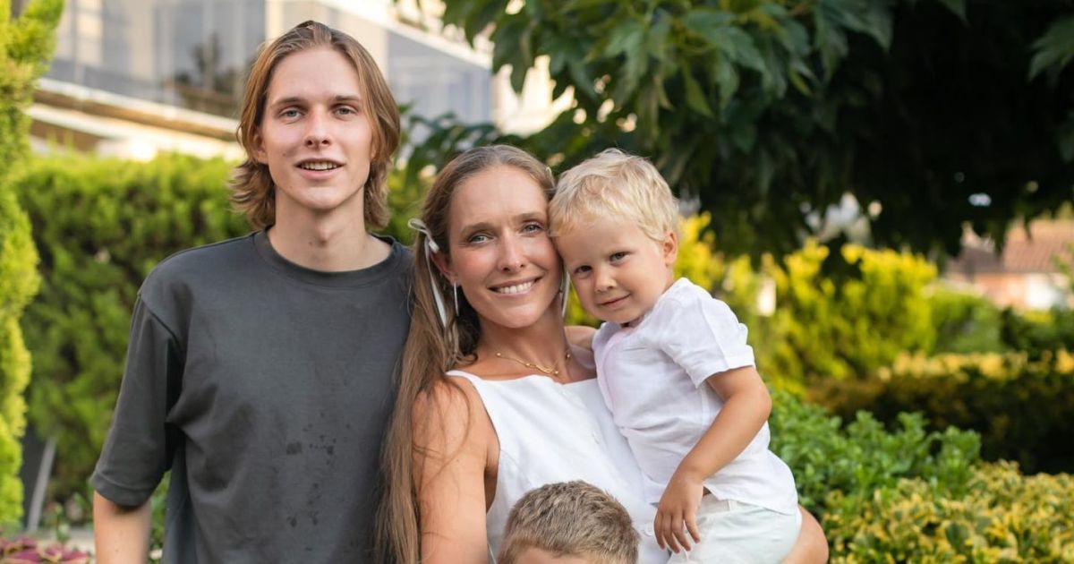 Катерина Осадча з синами