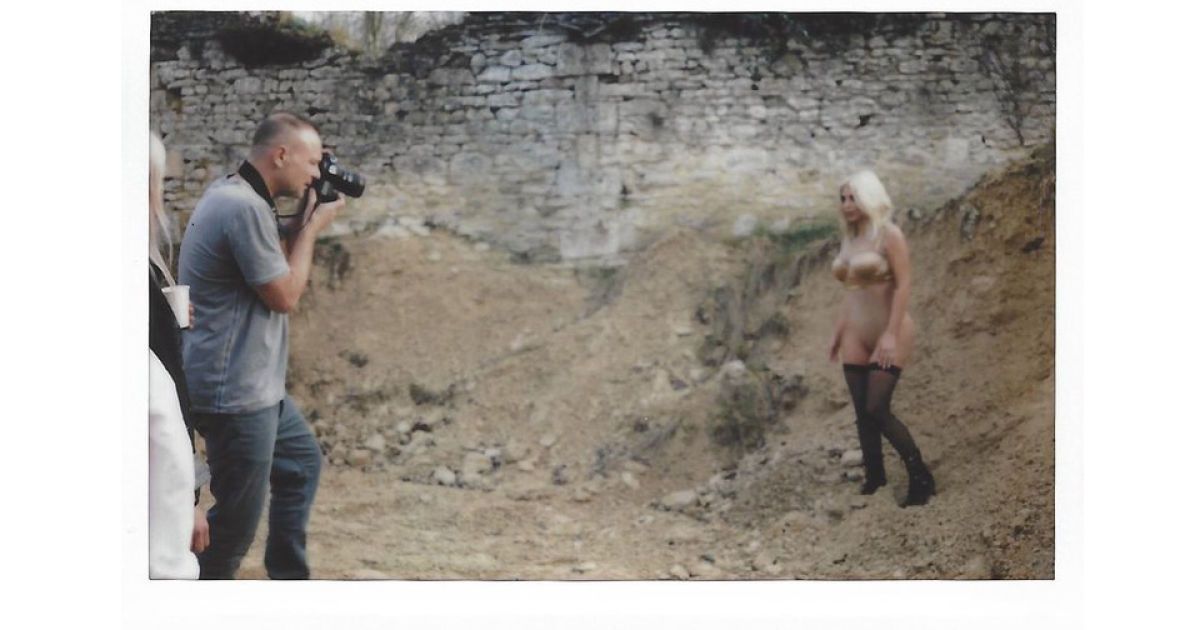 Кардашян показала грудь на личных фотографиях / © kimkardashianwest.com