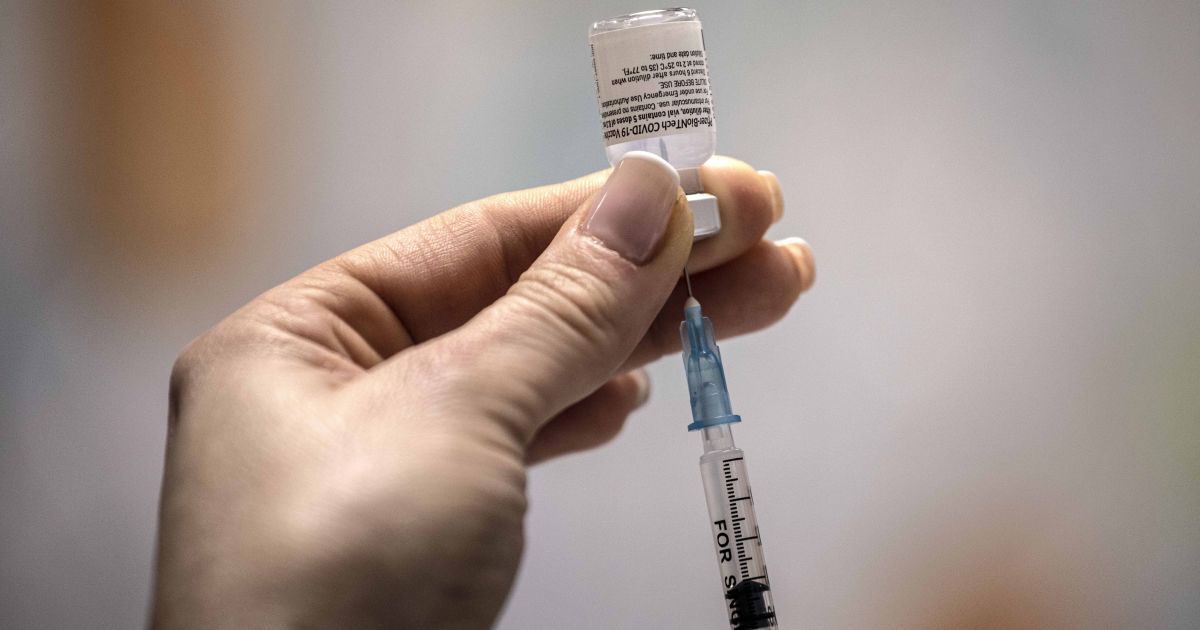 У Німеччині стартує завершальна фаза випробувань вакцини від коронавірусу: її перевірять на медиках