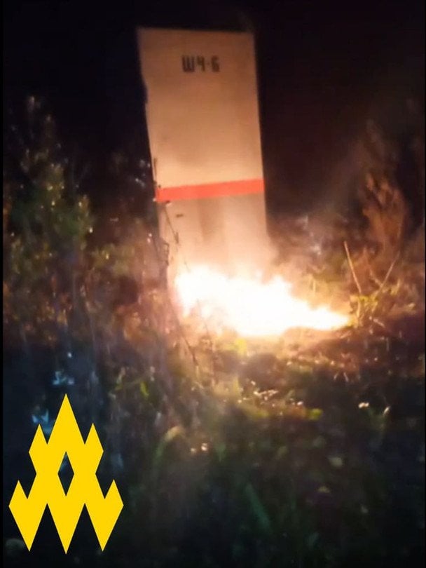 Охоплена вогнем релейна шафа на залізничній ділянці у Воронезькій області / © Telegram / Рух "АТЕШ"