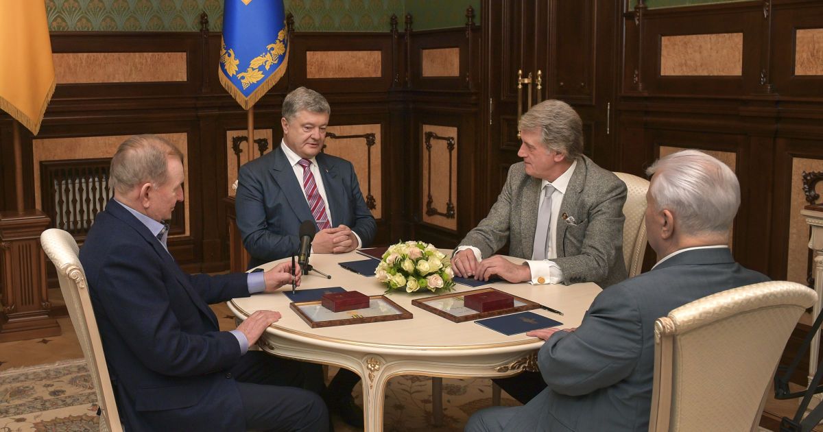 На Банковій зібралися на розмову чотири президенти України