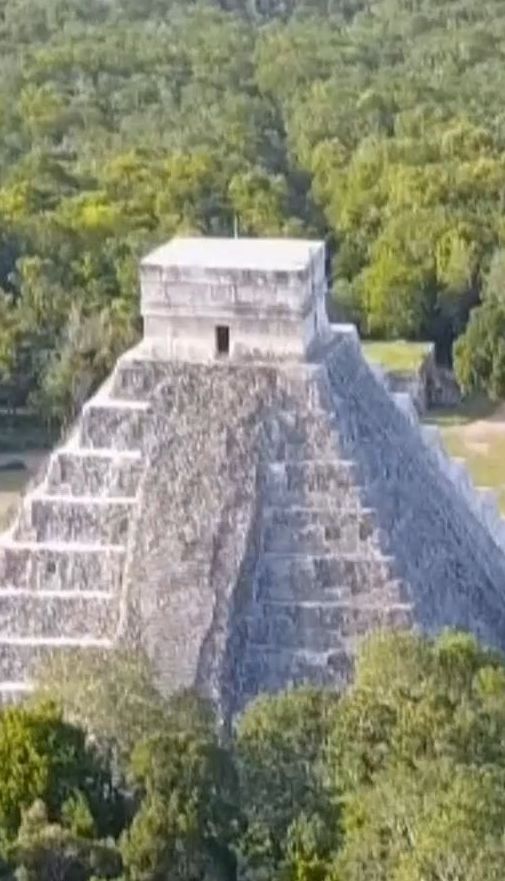 В пещере Мексики археологи нашли две сотни артефактов цивилизации Майя