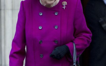 В цвете фуксии: новый великолепный образ 91-летней королевы Елизаветы II
