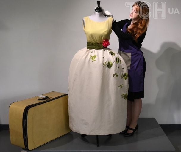 Сукня Елізабет Тейлор і валіза, в якій вона зберігалася / © Getty Images