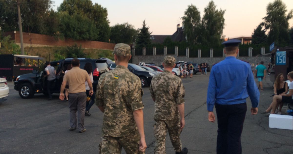 У Києві шукають ухильників від мобілізації серед "мажорів". / © Фото Валерії Ковалінської/ТСН