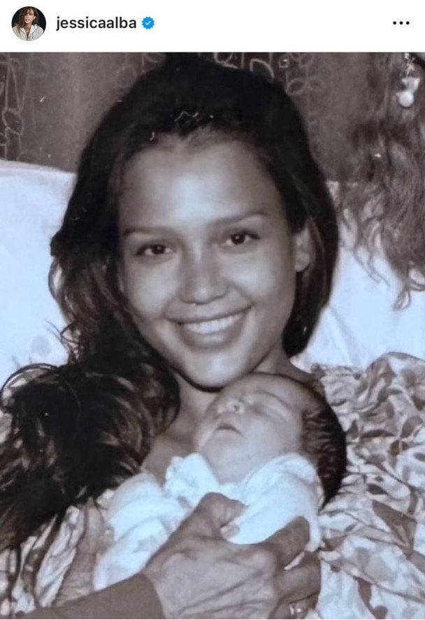 Джессіка Альба з новонародженою донькою / © Инстаграм Джессики Альбы