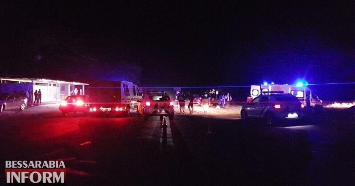 В Белгороде-Днестровском протаранили полицейский автомобиль: водителя доставали из разбитой машины (фото)