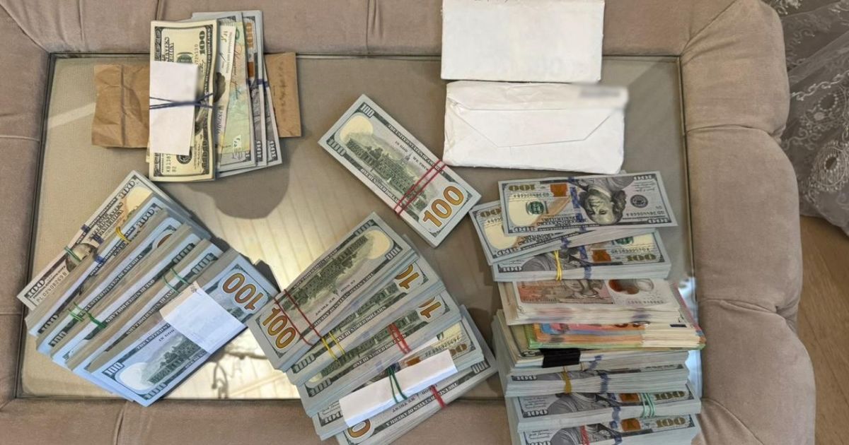 Во время обыска у злоумышленников обнаружили более 13 млн гривен наличными