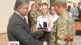 У Дніпрі Порошенко нагородив військових квартирами