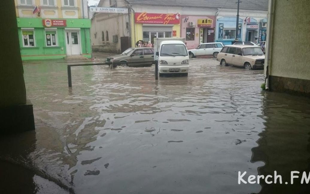 Керчь накрыл сильный ливень / © Керчь.FM