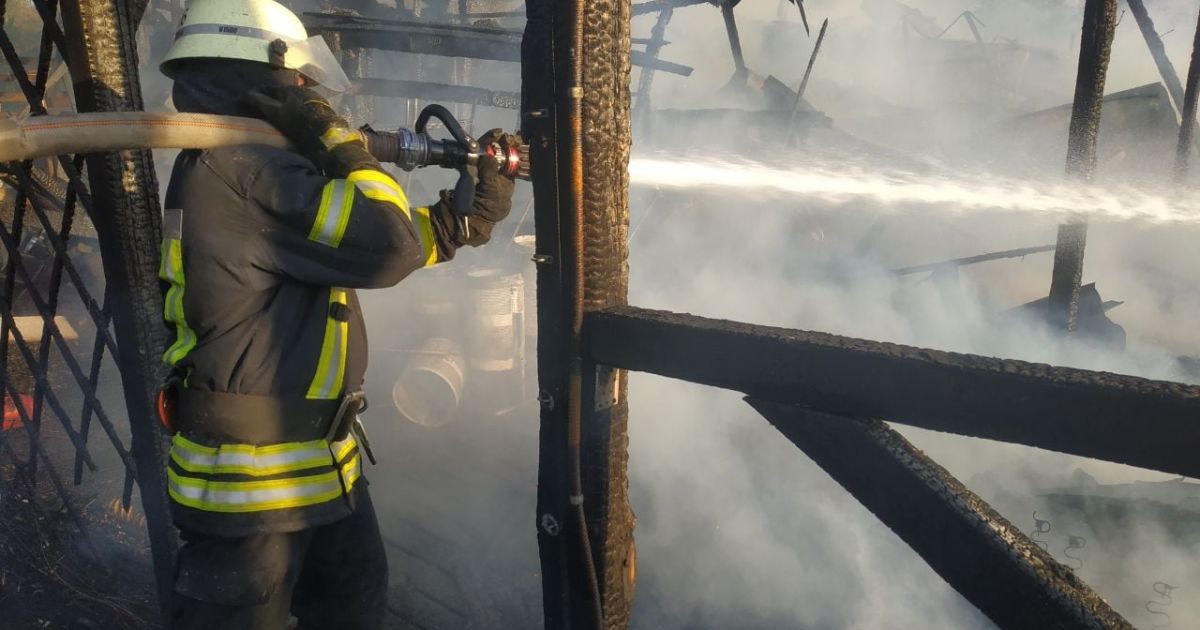 згорів клуб у Гідропарку в Києві_2 / © ГУ ГСЧС в Киеве