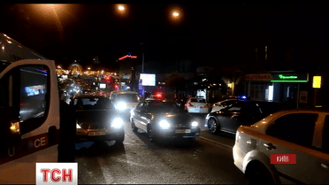 В Киеве при попытке ограбить банк, неизвестные бросили в жилой подъезд взрывпакет