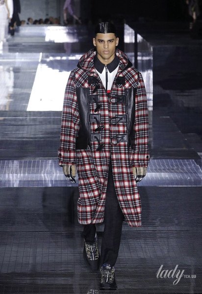 Коллекция Burberry прет-а-порте сезона осень-зима 2020-2021 / © East News