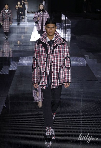 Коллекция Burberry прет-а-порте сезона осень-зима 2020-2021 / © East News