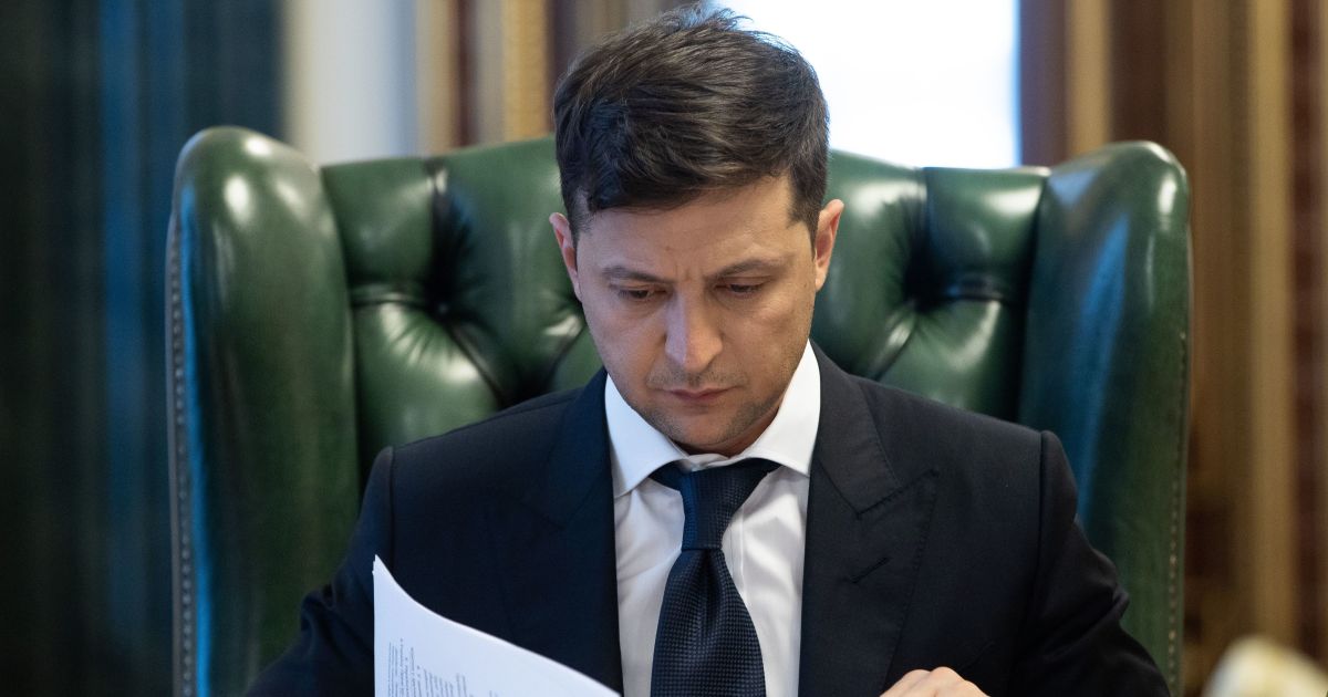 "Видано безпідставно". Зеленський забрав у Герасимова, Ар’єва та Логвинського дипломатичні ранги