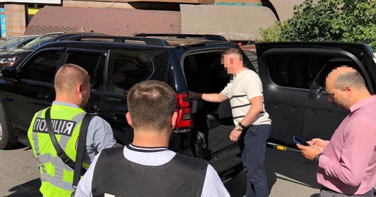 В Киеве разоблачили директора фирмы, поставлявшего некачественную одежду ВСУ