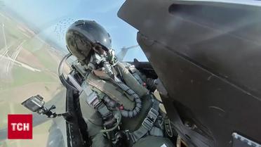 Перші українські пілоти закінчили навчання на F-16