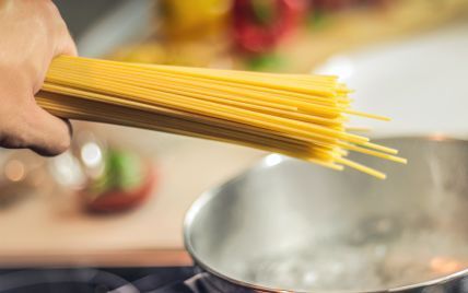 Хотите приготовить вкусные спагетти – не ломайте их перед варкой