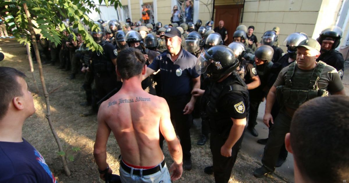 Дело о трагедии "2 мая": в суд в Черноморске не пускают людей