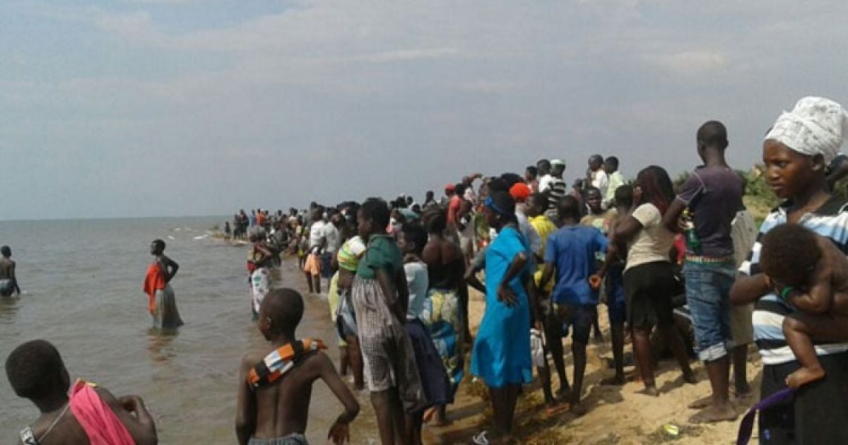 В Уганді потонуло судно із футбольною командою та вболівальниками, 30 загиблих