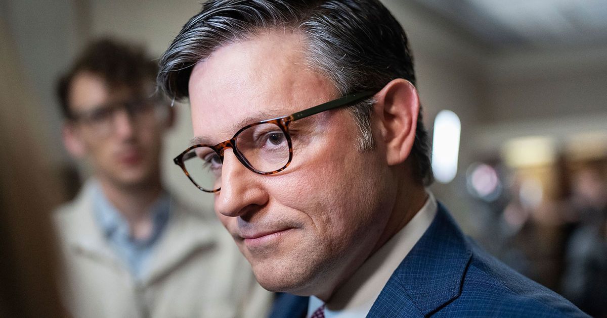 Майк Джонсон вважає, що США повинні дозволити Україні використовувати американську зброю для знищення цілей на території РФ