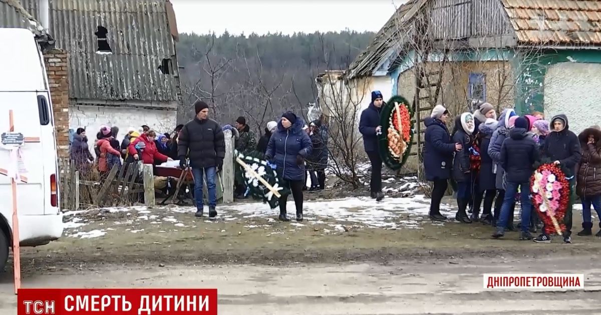 На Днепропетровщине повесился 14-летний мальчик из многодетной семьи алкоголиков