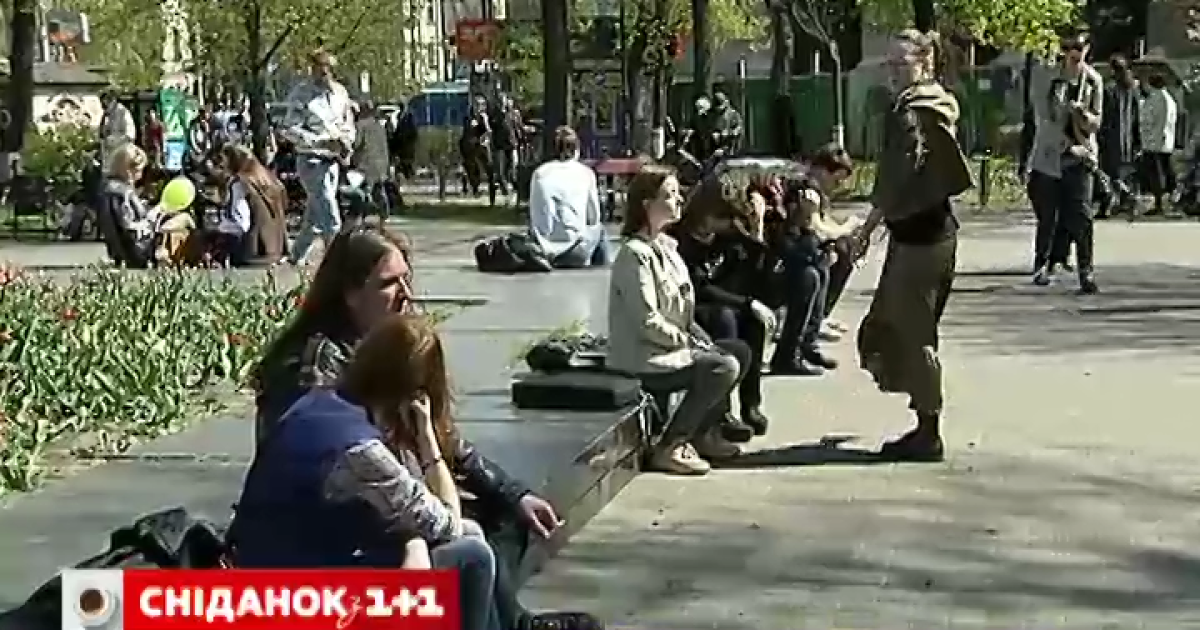 Українці критикують 13 вихідних, які "подарував" на свята Кабмін